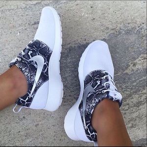 Nike Roche Sneakers